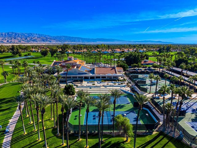 127 Avellino Circle, Palm Desert, CA 92211