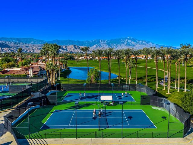 127 Avellino Circle, Palm Desert, CA 92211