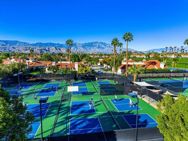 127 Avellino Circle, Palm Desert, CA 92211