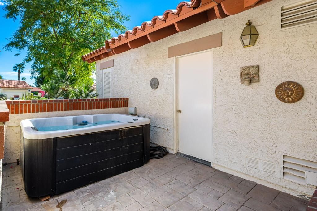 Image 13 of property listing at 127 Avellino Circle, Palm Desert, CA 92211