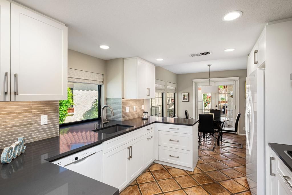 Image 32 of property listing at 127 Avellino Circle, Palm Desert, CA 92211