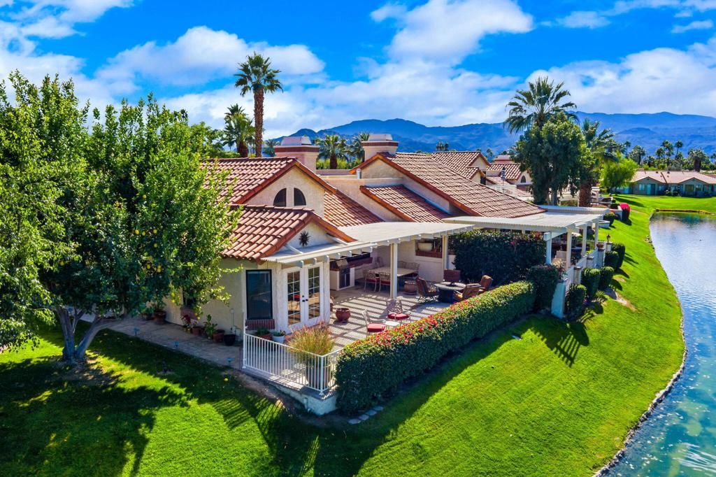 Image 8 of property listing at 127 Avellino Circle, Palm Desert, CA 92211