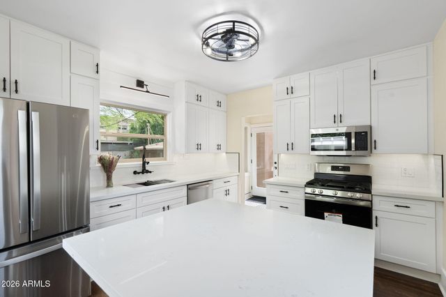 332 E WINDSOR Avenue, Phoenix, AZ 85004