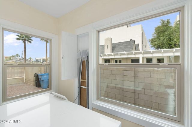 332 E WINDSOR Avenue, Phoenix, AZ 85004