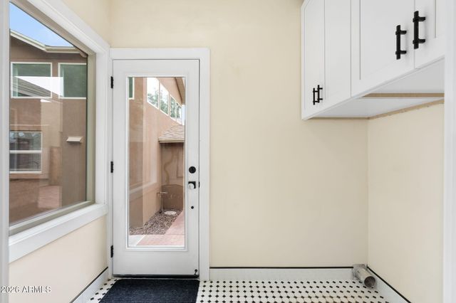 332 E WINDSOR Avenue, Phoenix, AZ 85004