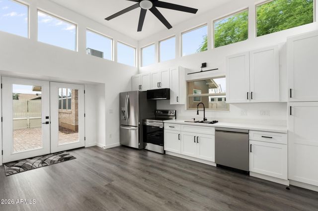 332 E WINDSOR Avenue, Phoenix, AZ 85004