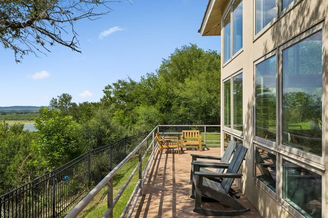 26310 Countryside DR, Spicewood, TX 78669
