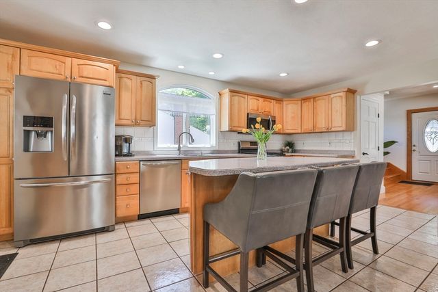 16 Endicott St, Saugus, MA 01906