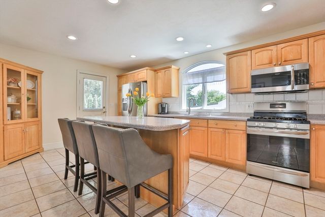 16 Endicott St, Saugus, MA 01906