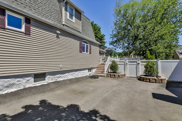 16 Endicott St, Saugus, MA 01906