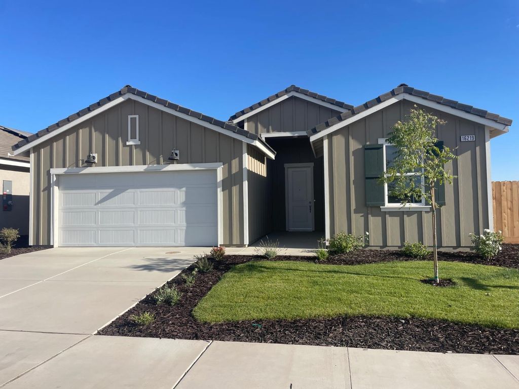 Image 1 of property listing at 16219 W Sunset Ave, Kerman, CA 93630