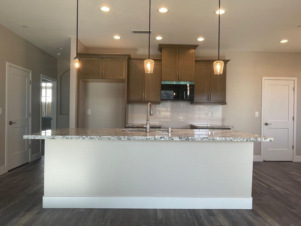 Image 2 of property listing at 16219 W Sunset Ave, Kerman, CA 93630