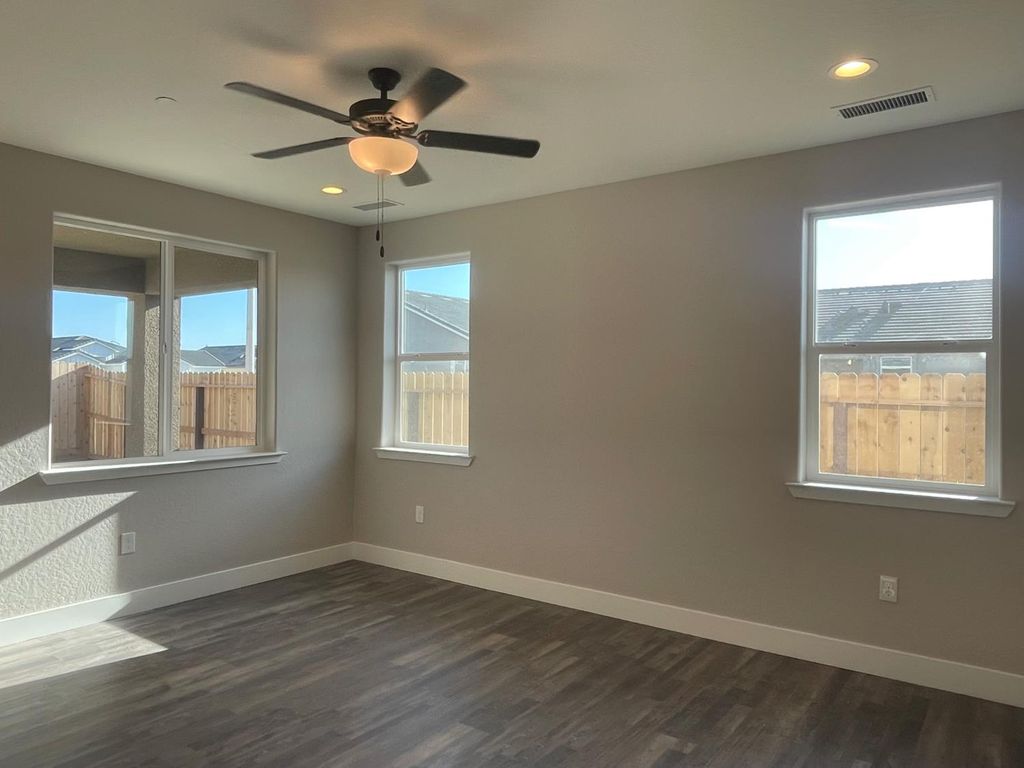 Image 4 of property listing at 16219 W Sunset Ave, Kerman, CA 93630