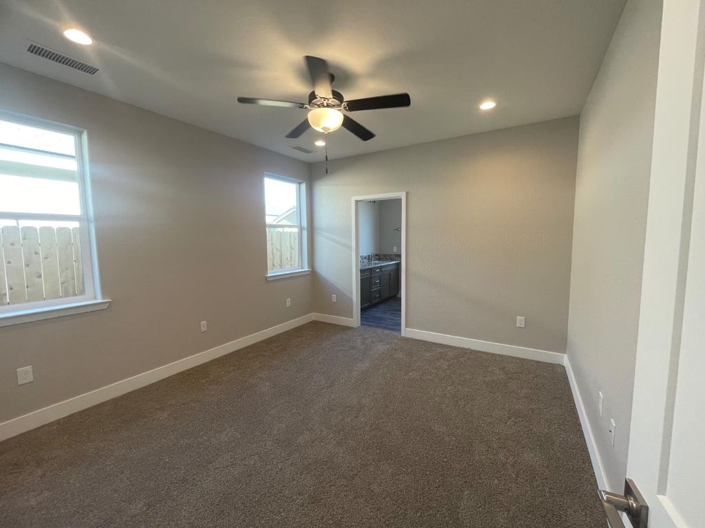 Image 5 of property listing at 16219 W Sunset Ave, Kerman, CA 93630