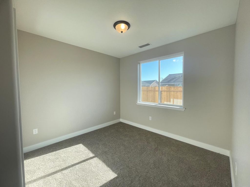 Image 7 of property listing at 16219 W Sunset Ave, Kerman, CA 93630