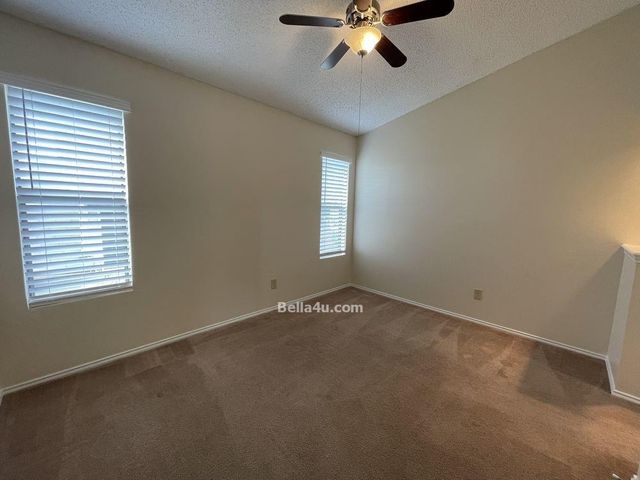512 Eberhart LN 605, Austin, TX 78745