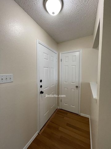 512 Eberhart LN 605, Austin, TX 78745