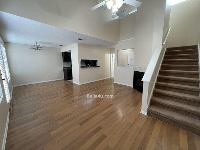 512 Eberhart LN 605, Austin, TX 78745