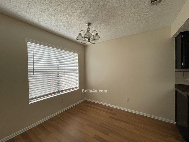 512 Eberhart LN 605, Austin, TX 78745