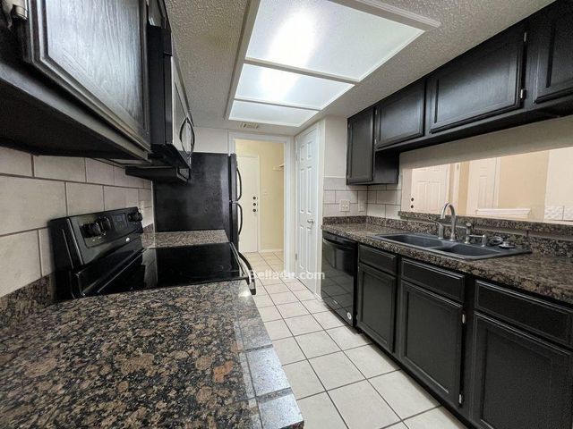 512 Eberhart LN 605, Austin, TX 78745