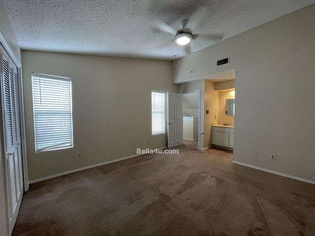 512 Eberhart LN 605, Austin, TX 78745