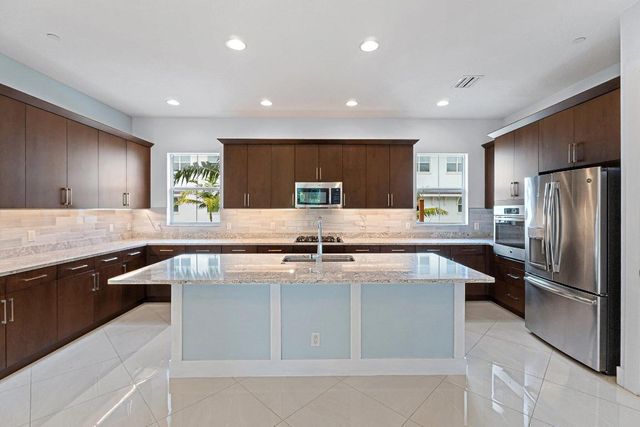 7085 Edison Place, Palm Beach Gardens, FL 33418