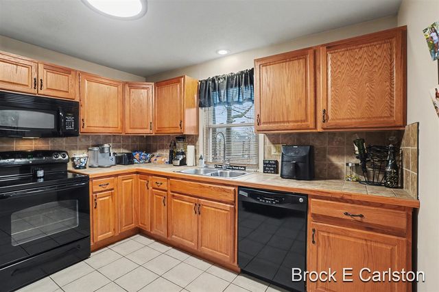 2280 Norman Avenue, Norton Shores, MI 49441