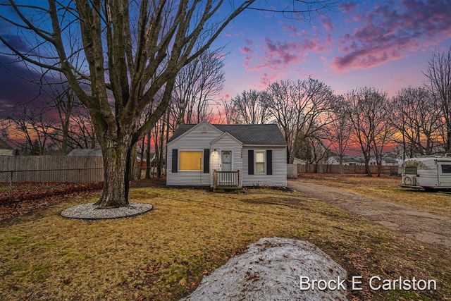 2280 Norman Avenue, Norton Shores, MI 49441