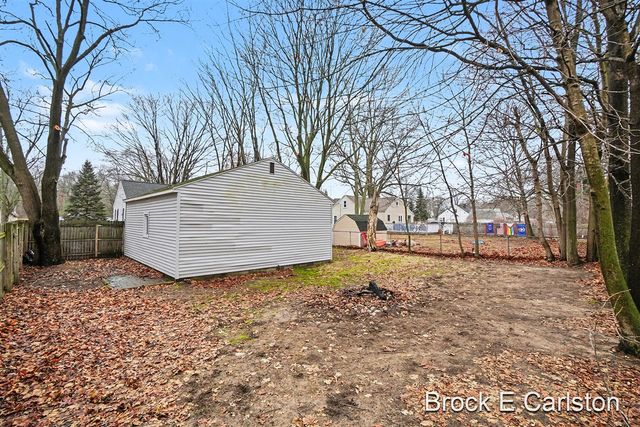 2280 Norman Avenue, Norton Shores, MI 49441