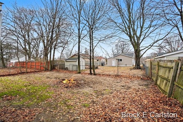 2280 Norman Avenue, Norton Shores, MI 49441