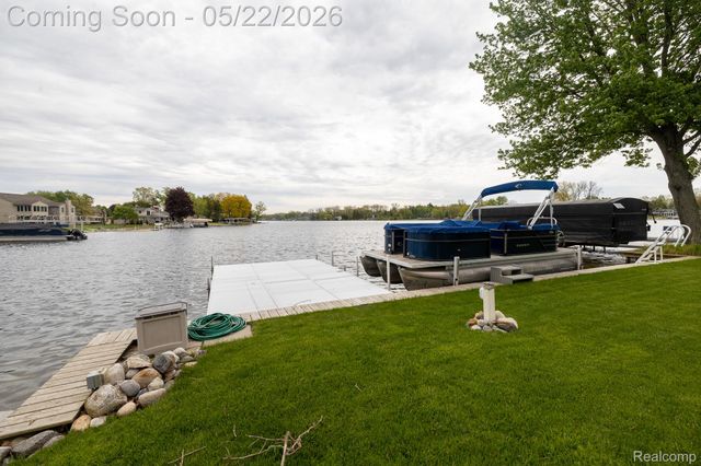 625 Island Drive, White Lake Charter Township, MI 48386