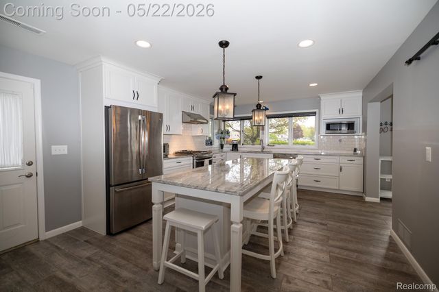 625 Island Drive, White Lake Charter Township, MI 48386