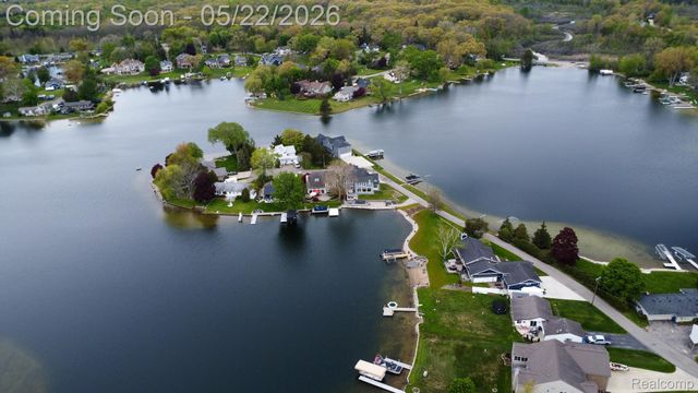 625 Island Drive, White Lake Charter Township, MI 48386