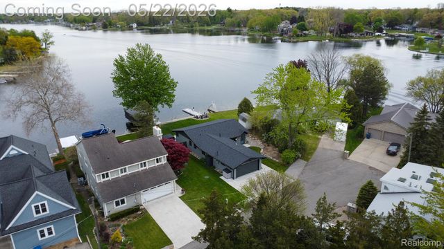 625 Island Drive, White Lake Charter Township, MI 48386