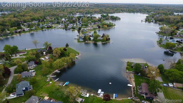 625 Island Drive, White Lake Charter Township, MI 48386