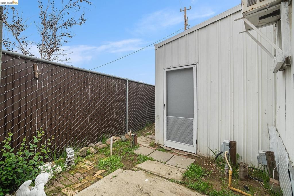 Image 15 of property listing at 210 210 W Cypress, Oakley, CA 94561