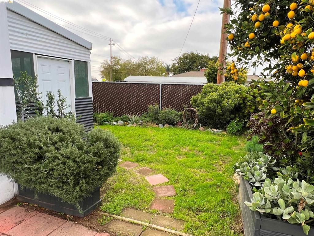 Image 20 of property listing at 210 210 W Cypress, Oakley, CA 94561