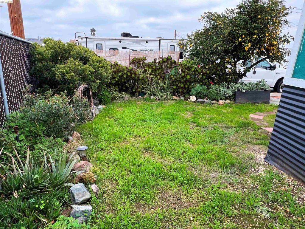 Image 21 of property listing at 210 210 W Cypress, Oakley, CA 94561