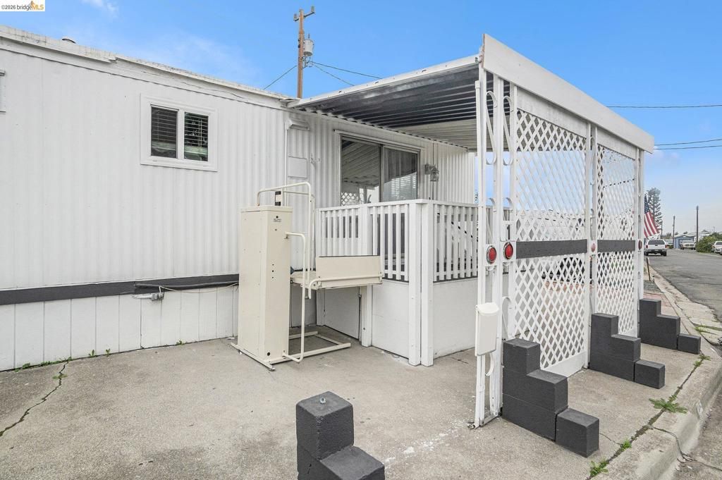 Image 4 of property listing at 210 210 W Cypress, Oakley, CA 94561