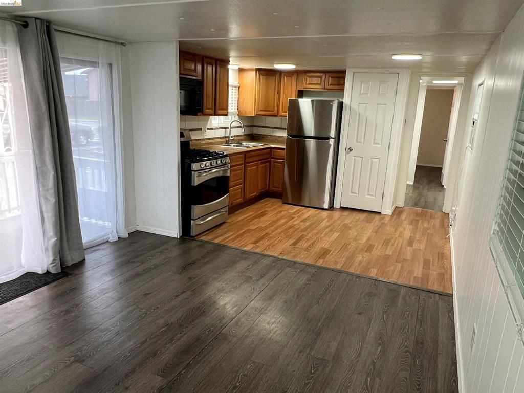 Image 7 of property listing at 210 210 W Cypress, Oakley, CA 94561