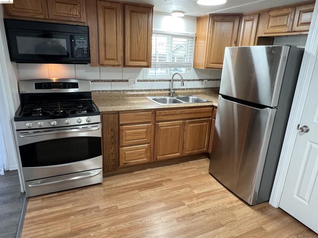 Image 9 of property listing at 210 210 W Cypress, Oakley, CA 94561