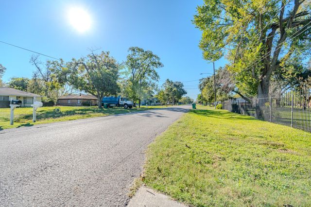 5107 Sycamore Avenue, Pasadena, TX 77503