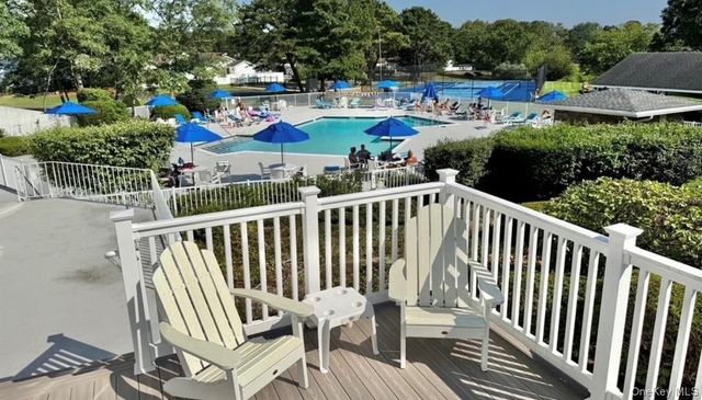 16 Village Circle E, Manorville, NY 11949