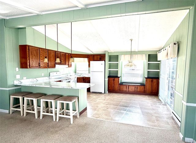 16 Village Circle E, Manorville, NY 11949