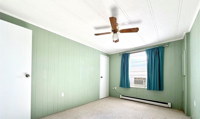 16 Village Circle E, Manorville, NY 11949