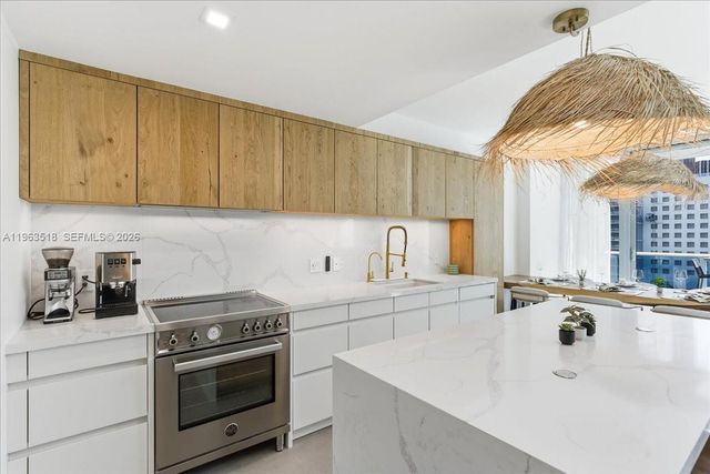 200 BISCAYNE BLVD WY 706, Miami, FL 33131