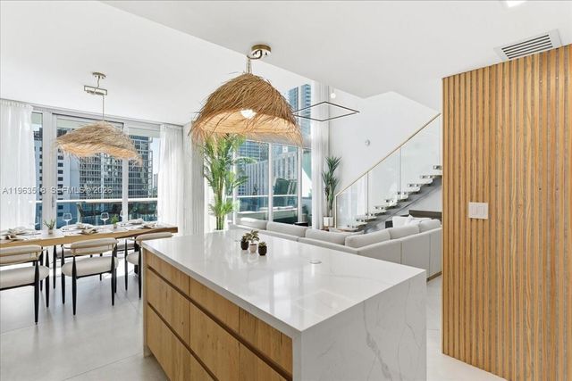 200 BISCAYNE BLVD WY 706, Miami, FL 33131