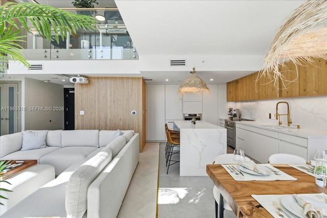 200 BISCAYNE BLVD WY 706, Miami, FL 33131