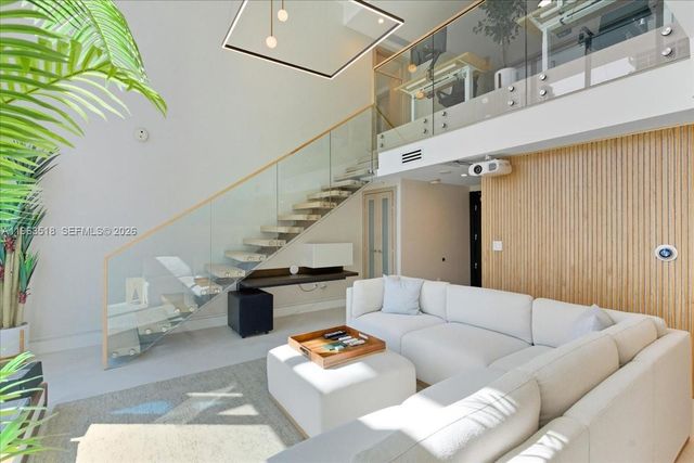 200 BISCAYNE BLVD WY 706, Miami, FL 33131