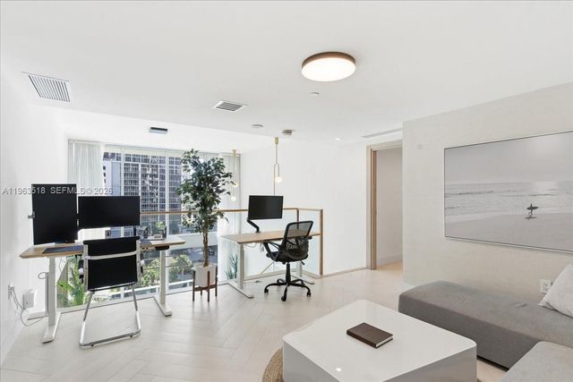 200 BISCAYNE BLVD WY 706, Miami, FL 33131